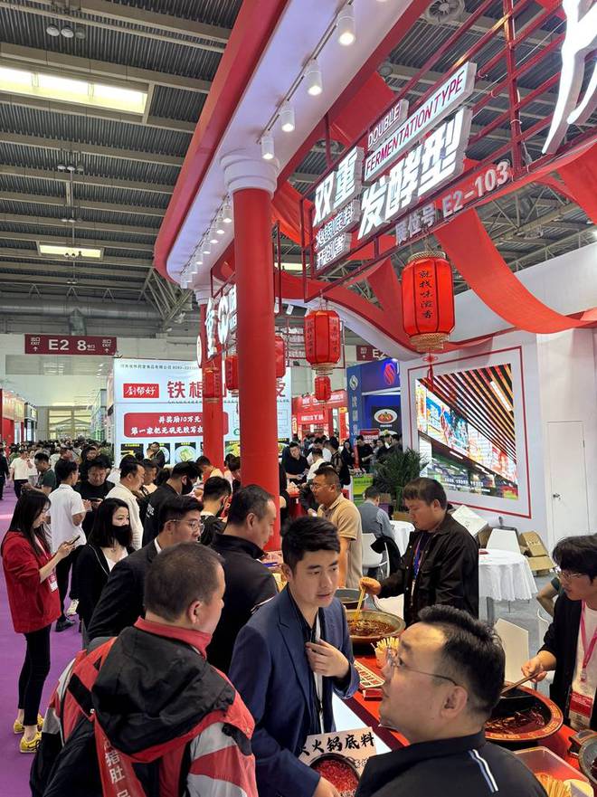 锅底料亮相中国国际展览中心麻将胡了重庆味滋香携非遗火(图5)